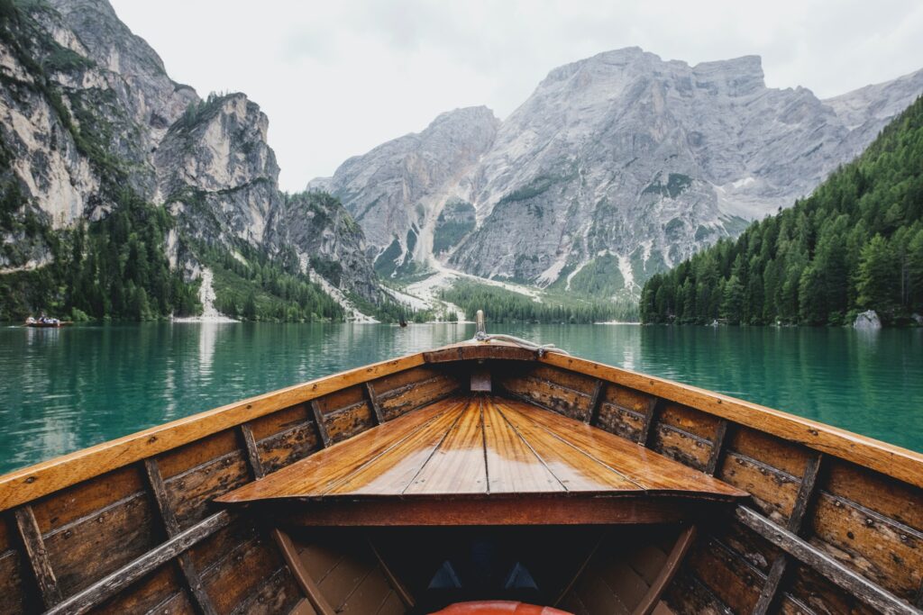 a boat in a lake